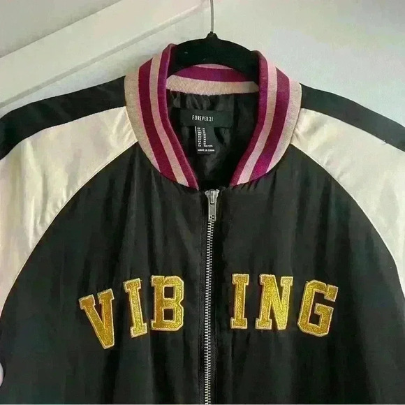 Forever 21 Black solid  bomber size M - Picture 9 of 9